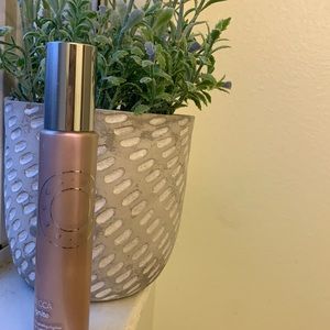 Becca ignite Liquified Light Highlighter
